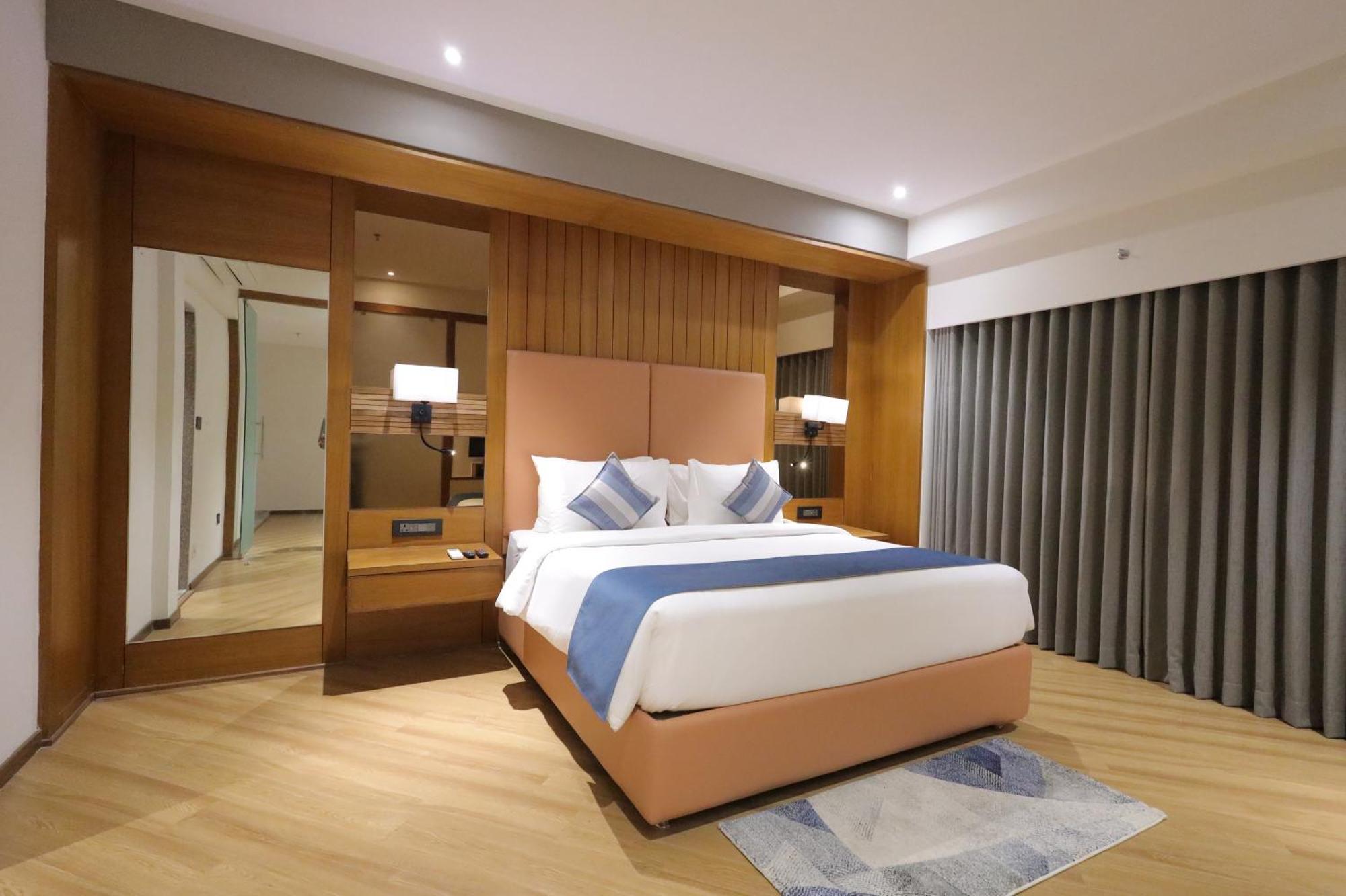 Ramada Encore By Wyndham Viramgam Екстериор снимка