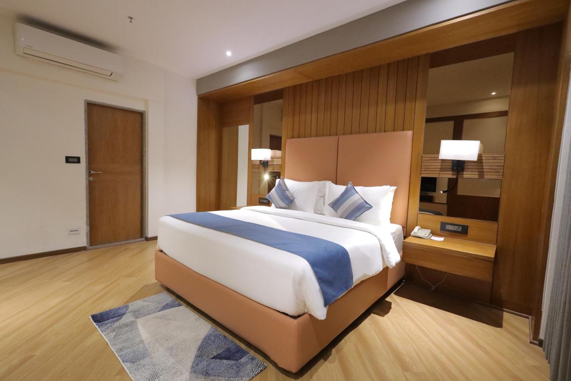 Ramada Encore By Wyndham Viramgam Екстериор снимка